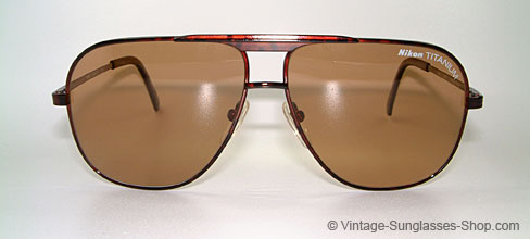 Nikon S488 - Titanium - Large Details
