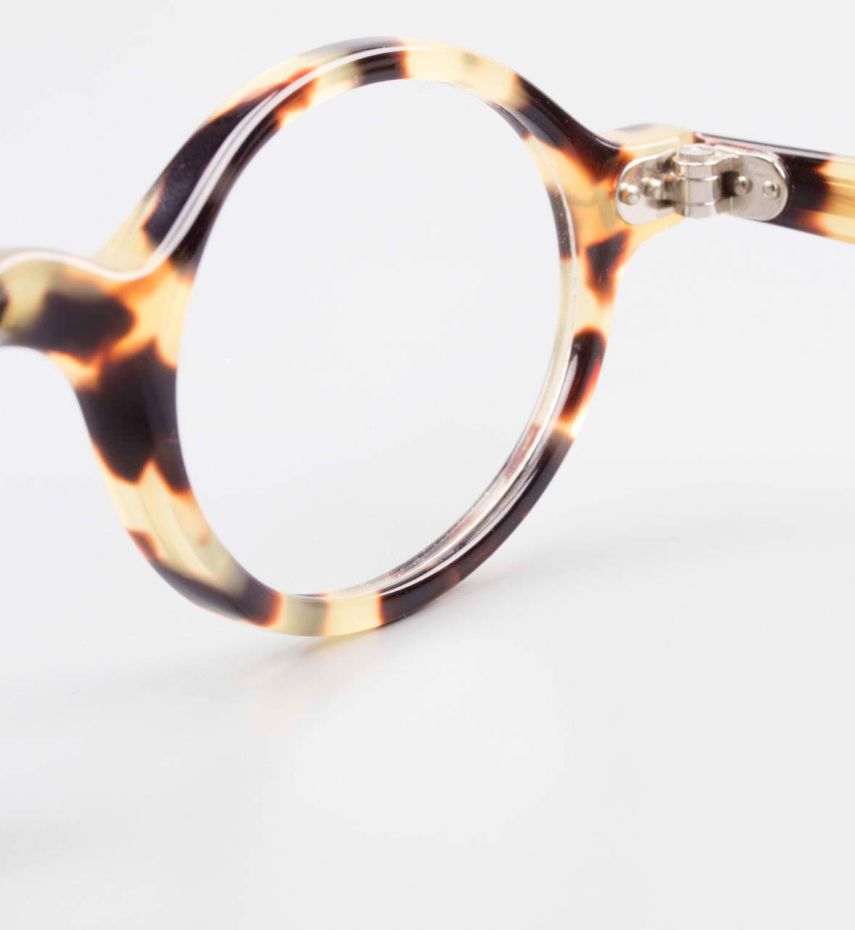 Lunor A50 detail of the glasses