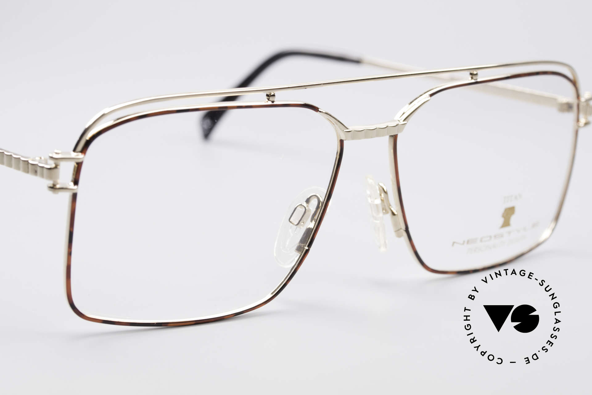 Neostyle Dynasty 424 - XL 80's Titanium Men's Frame, never worn (like all our rare vintage eyeglasses), Made for Men