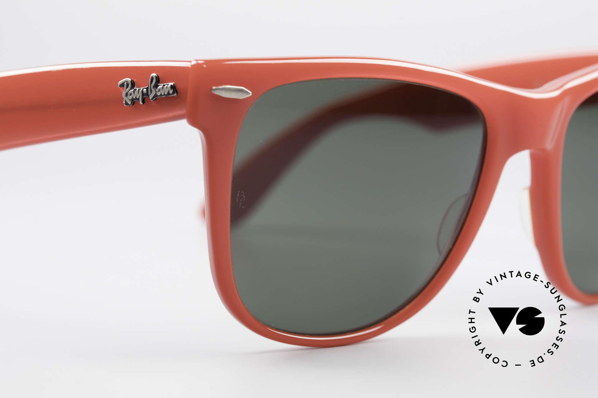 red ray ban wayfarer