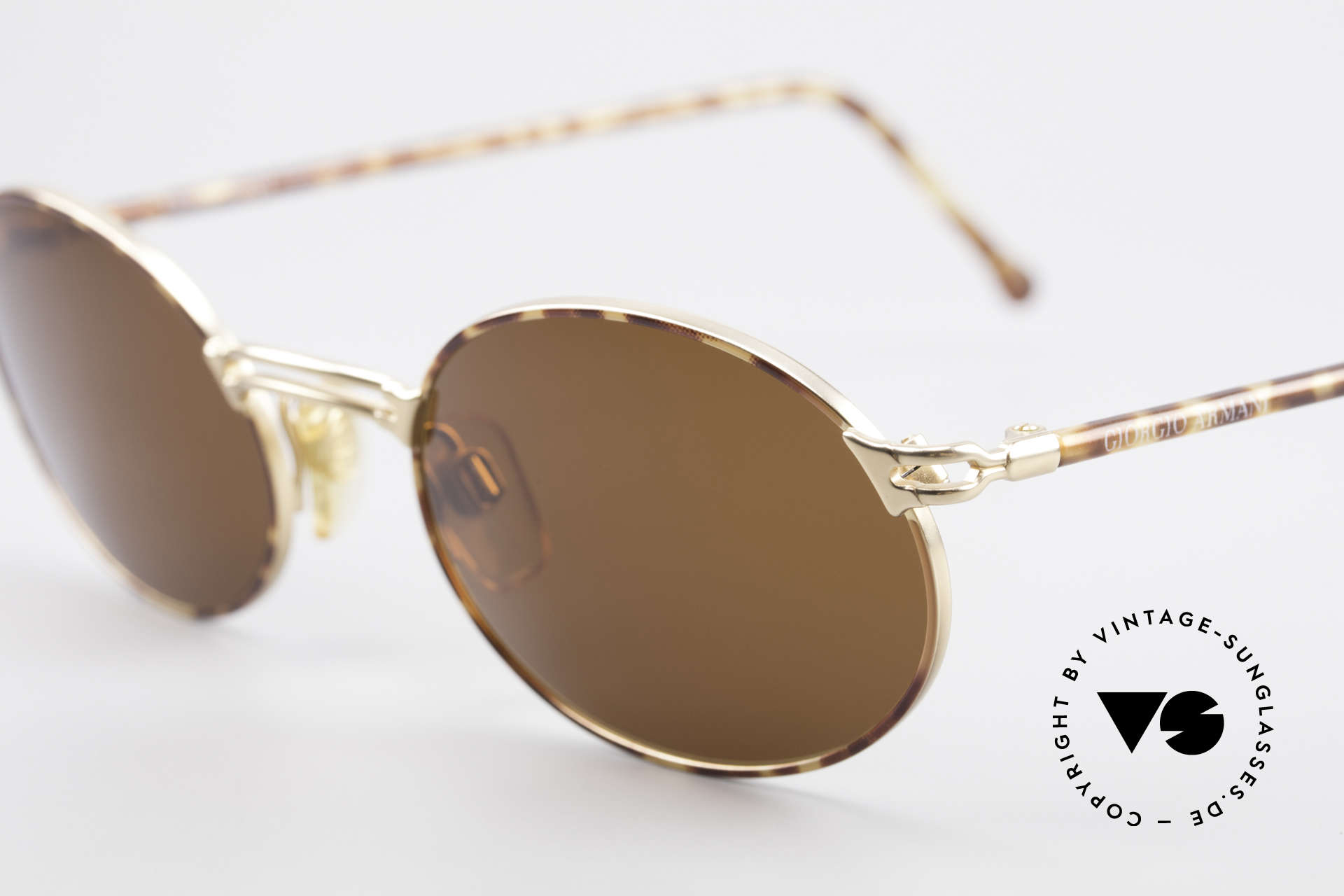 Giorgio Armani 194 Oval 90s Sunglasses No Retro, with dark brown sun lenses (for 100% UV protection), Made for Men and Women