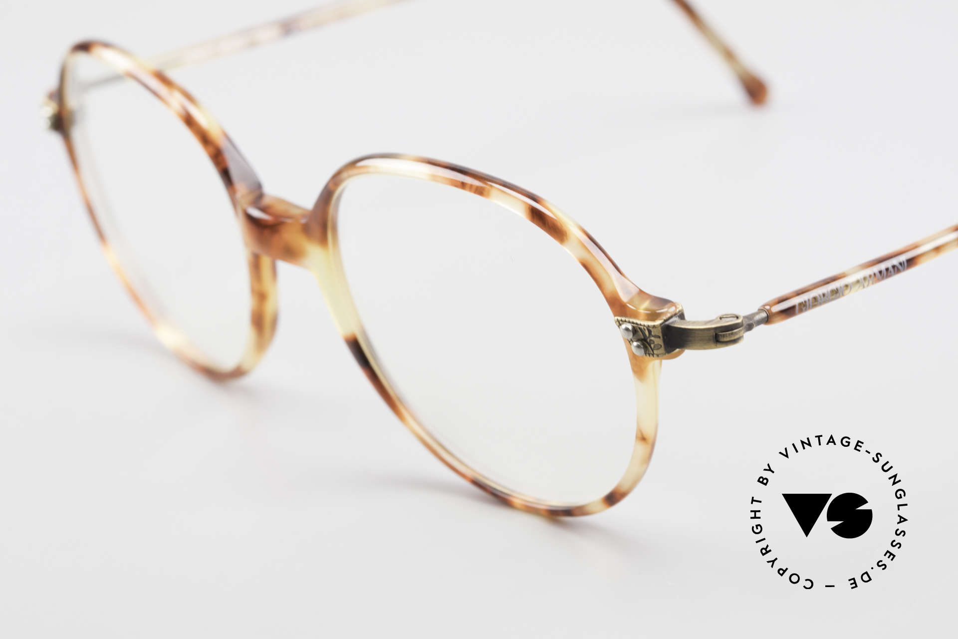 Giorgio Armani 334 Vintage Round Eyeglass-Frame, a brilliant combination of quality, design and comfort, Made for Men and Women