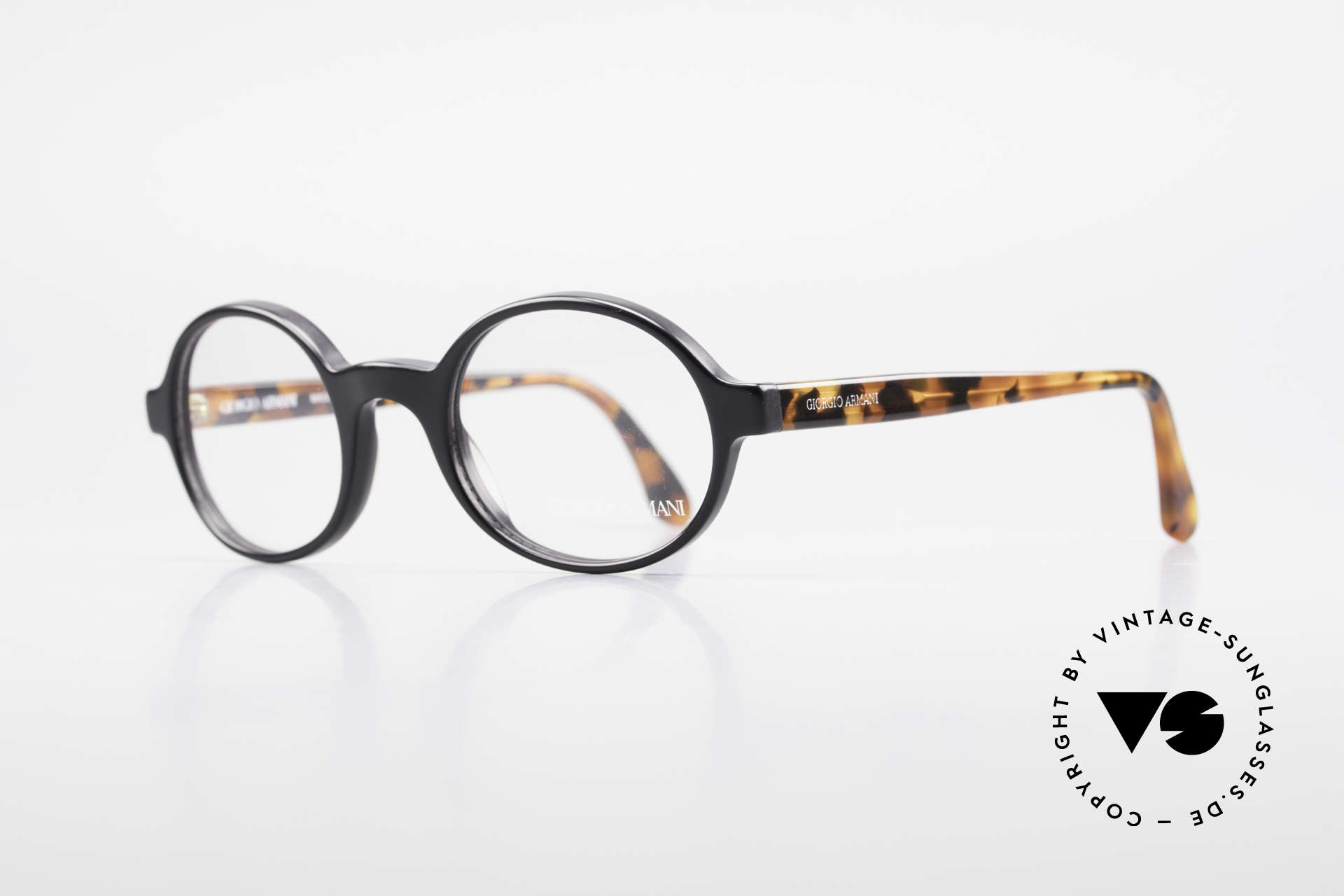 Giorgio Armani 308 Oval 80's Vintage Eyeglasses, high-end craftsmanship and very pleasant to wear, Made for Men and Women