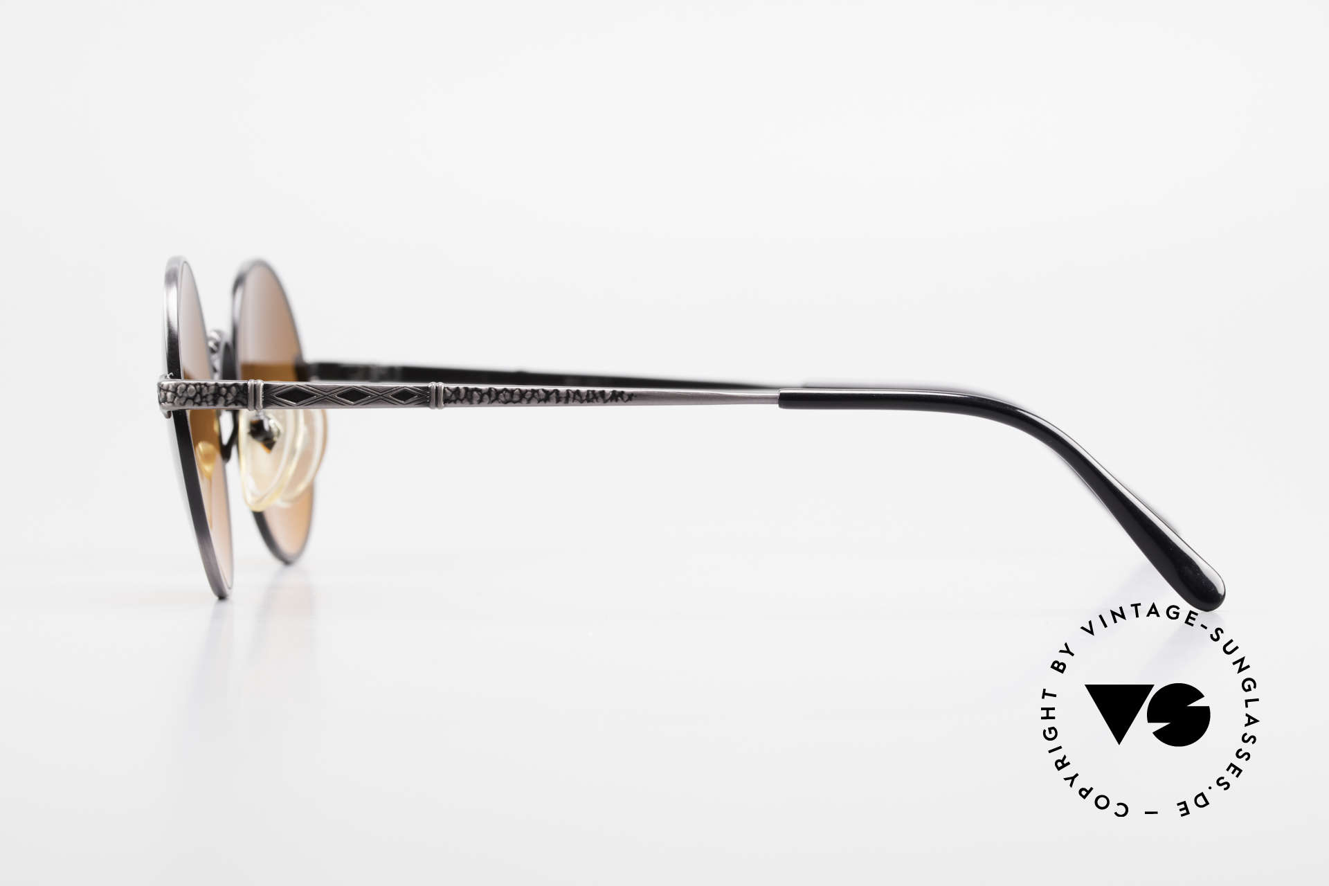 Jean Paul Gaultier 55-9671 Round 90's JPG Sunglasses, a true designer piece in an unworn condition, Made for Men and Women