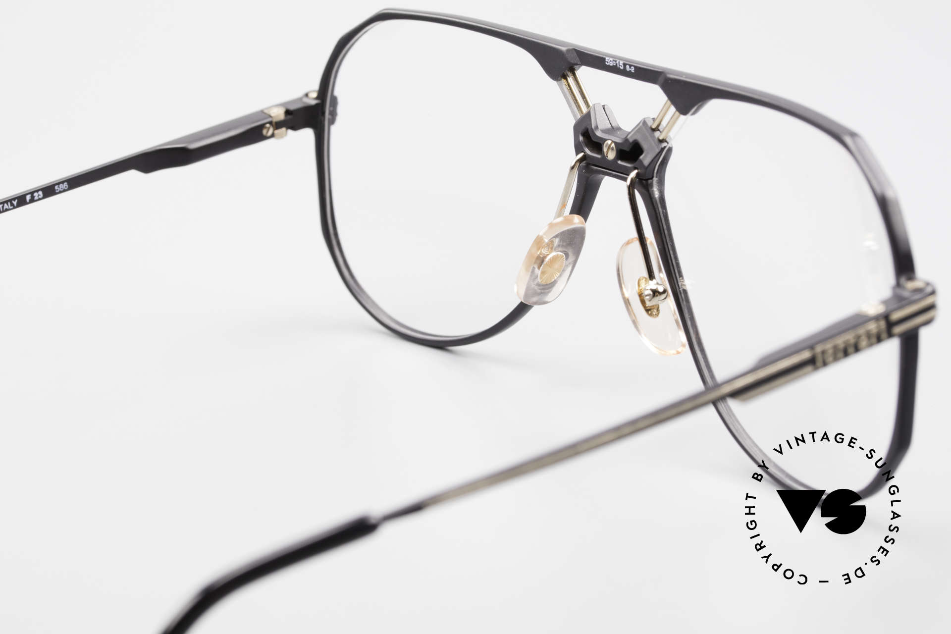 Lunettes Vintage Ferrari F 23 - Monture Noire, Dorée, Rouge, Ovale, NOS (neuf Ancien Stock)