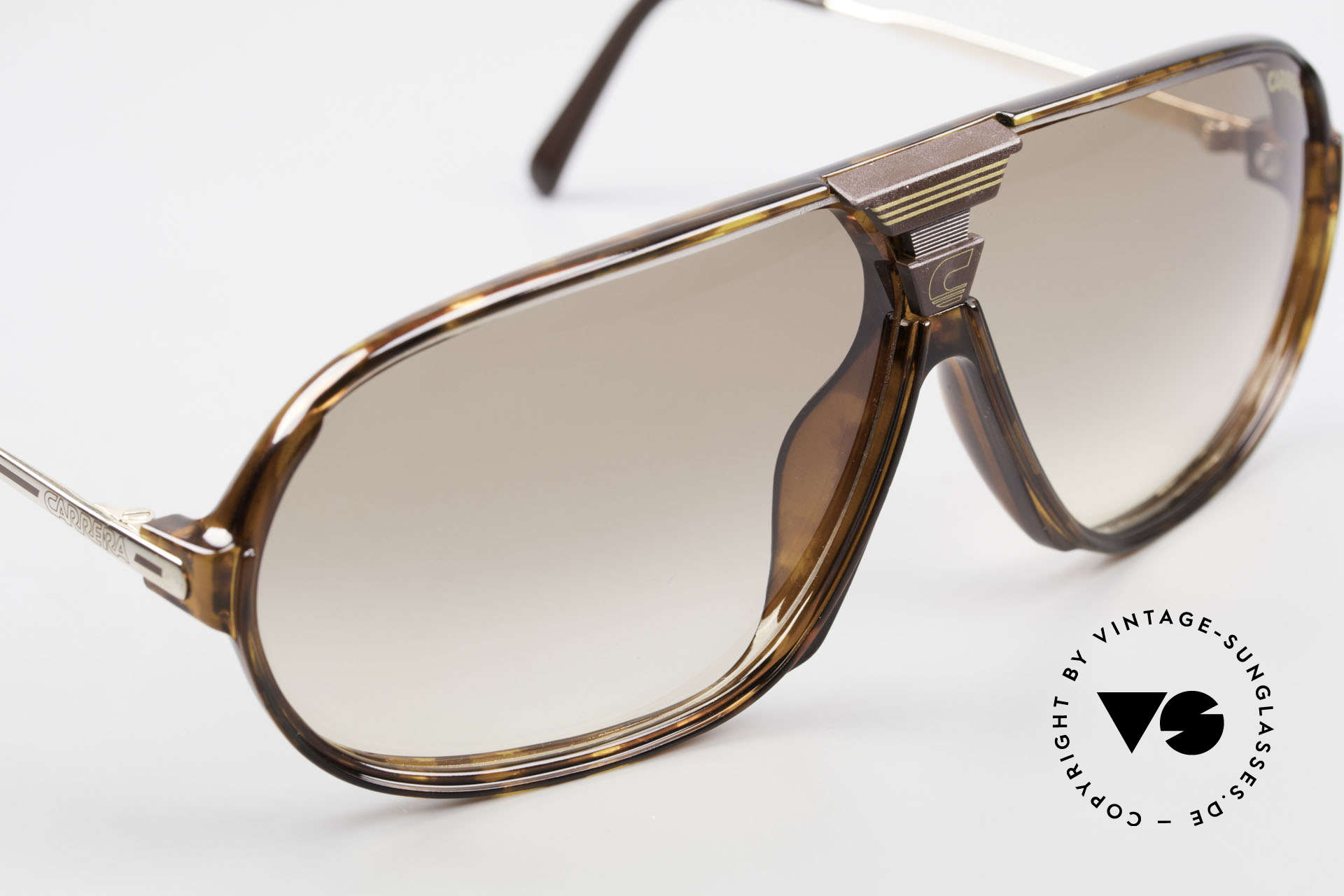 Carrera 5416 80's Shades Additional Lenses, a symbiosis of sport and fashionable lifestyle!, Made for Men