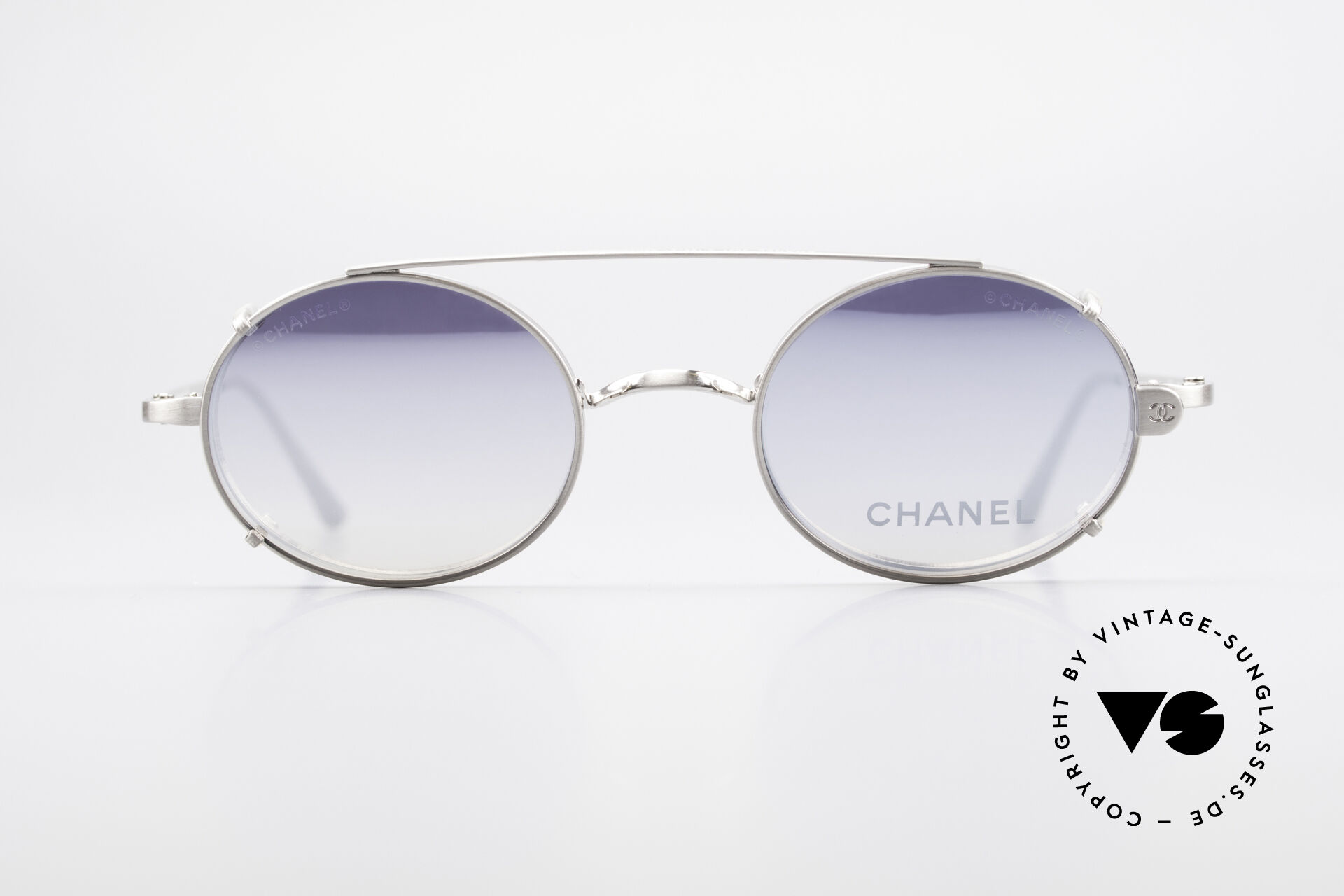 Chanel clip shop on glasses