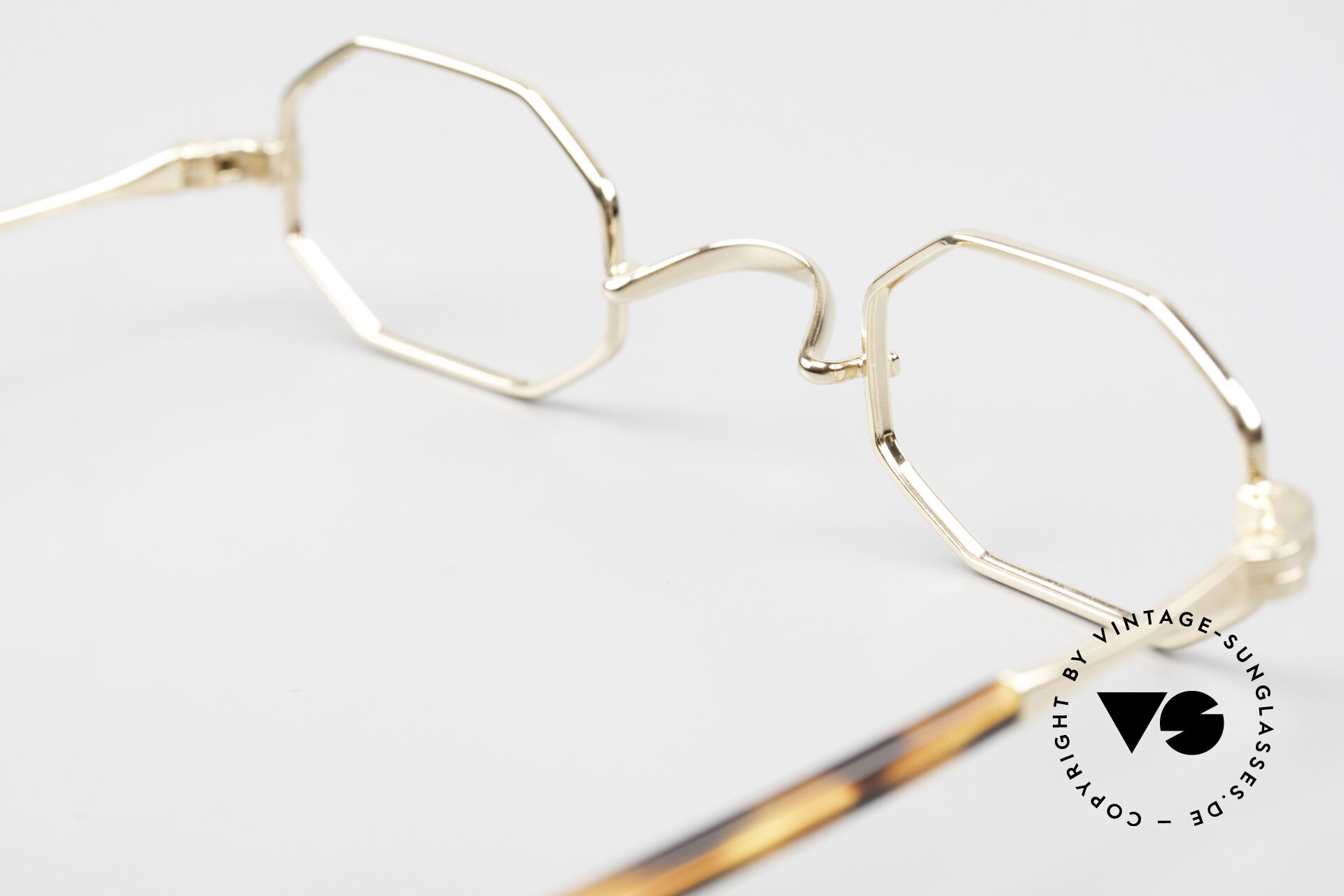 Octagon frame glasses top