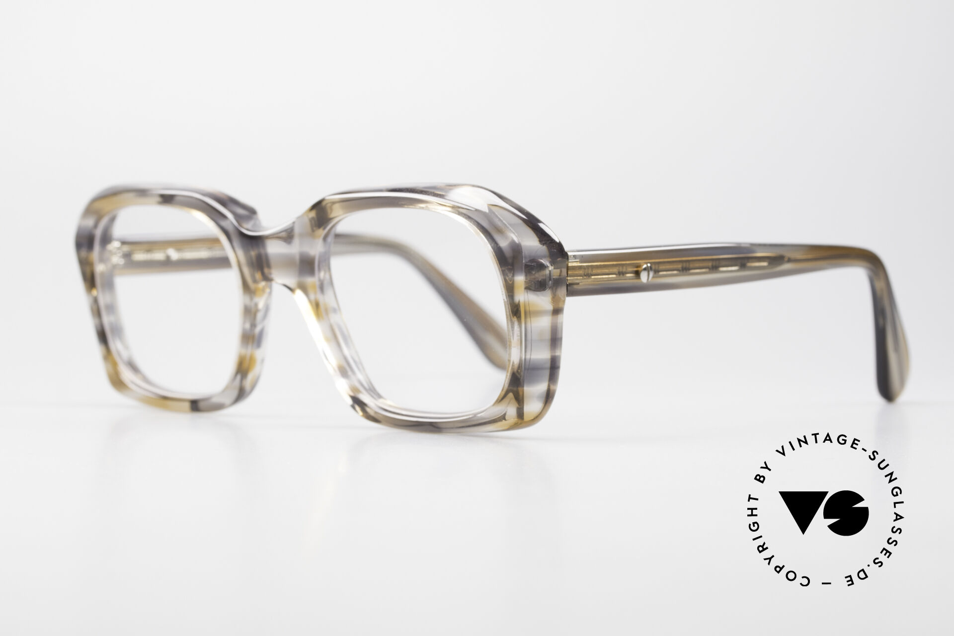 Old vintage glasses top