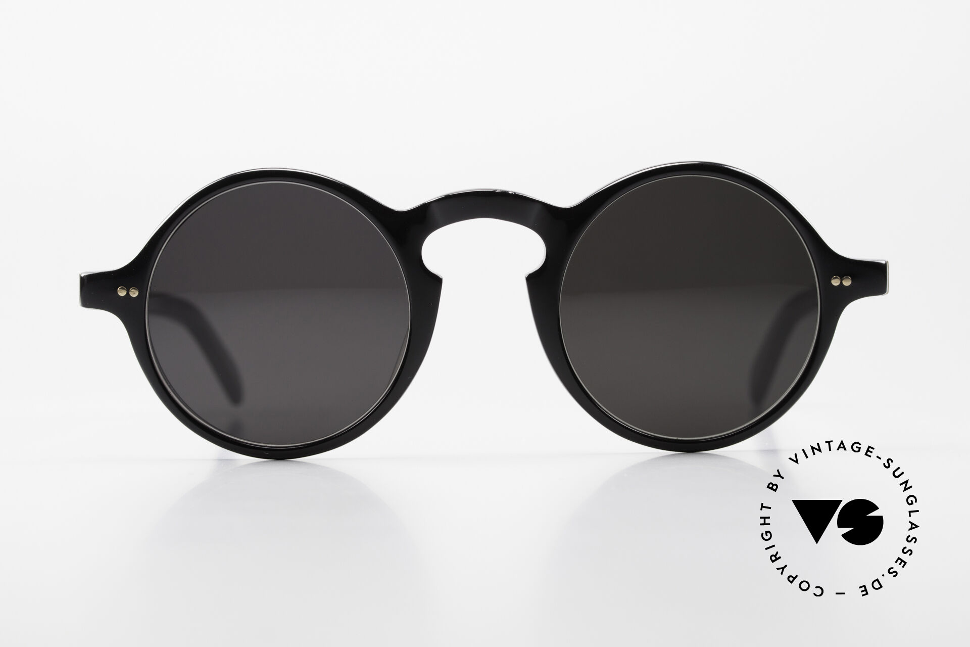 Black round hot sale designer sunglasses