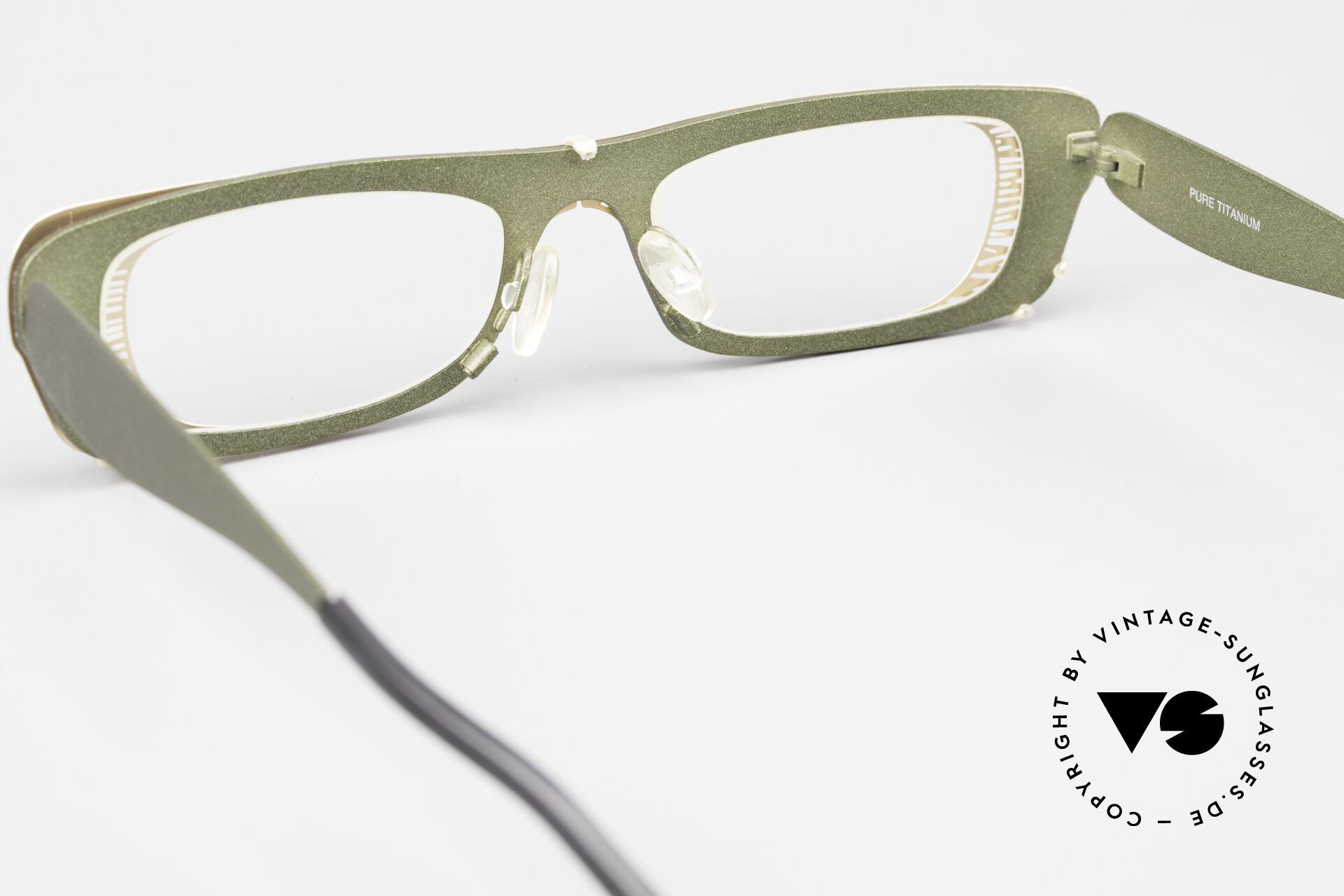 Reading glasses that sales clip in front
