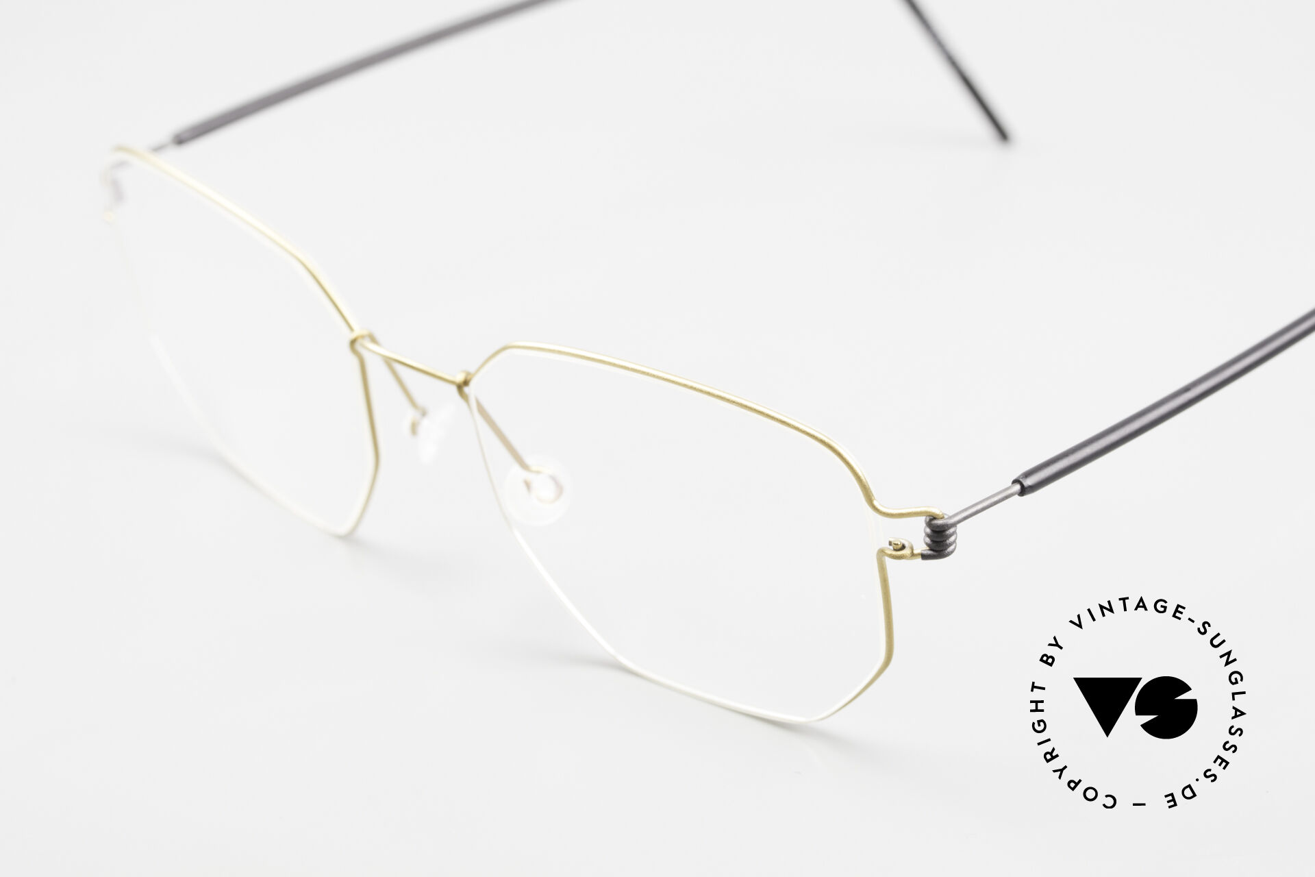 Air titanium eyeglasses store