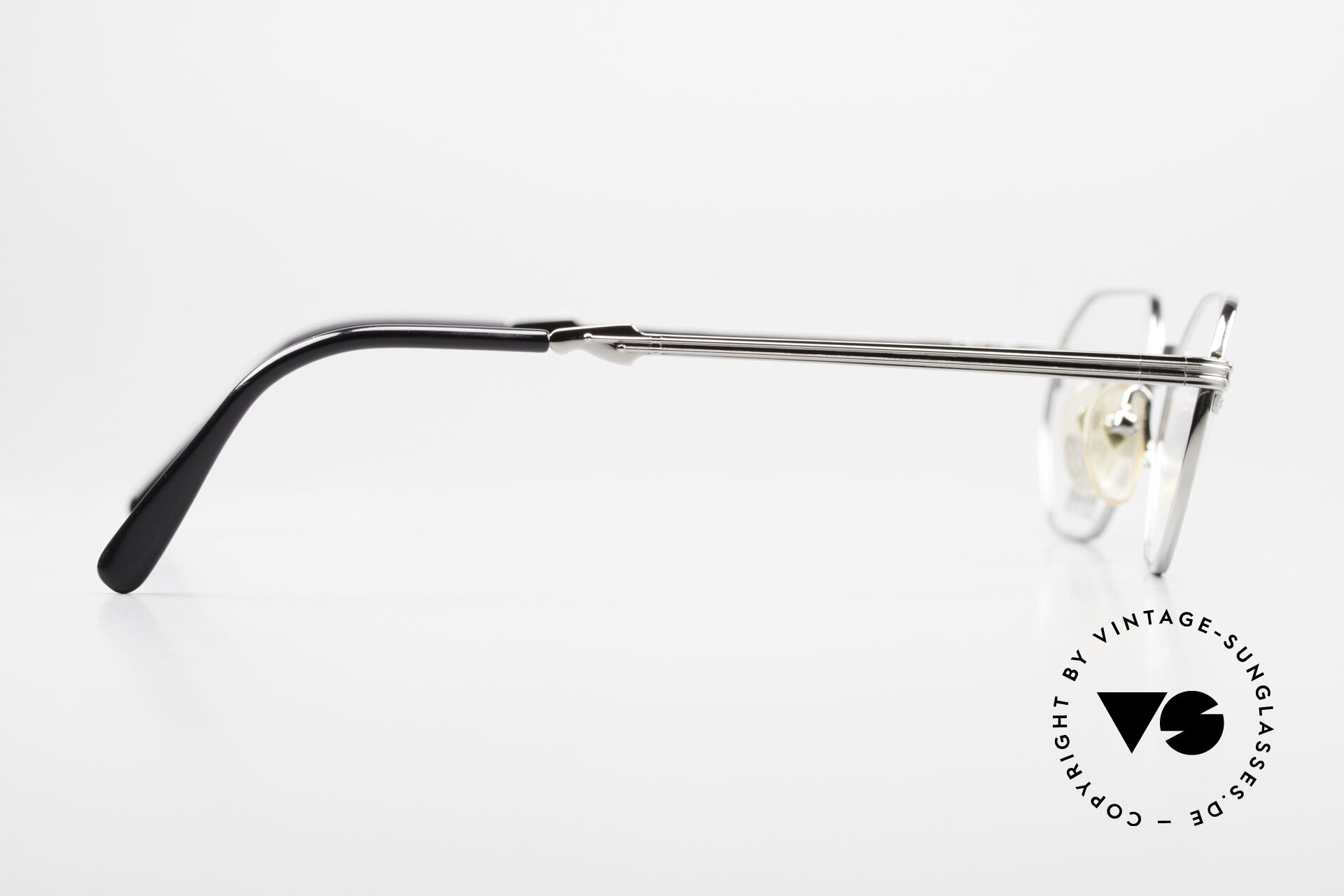 Jean Paul Gaultier ヴィンテージ サングラス titanium Sunglasses Jean Paul Gaultier 56-0035 Oval 90's Titanium Shades