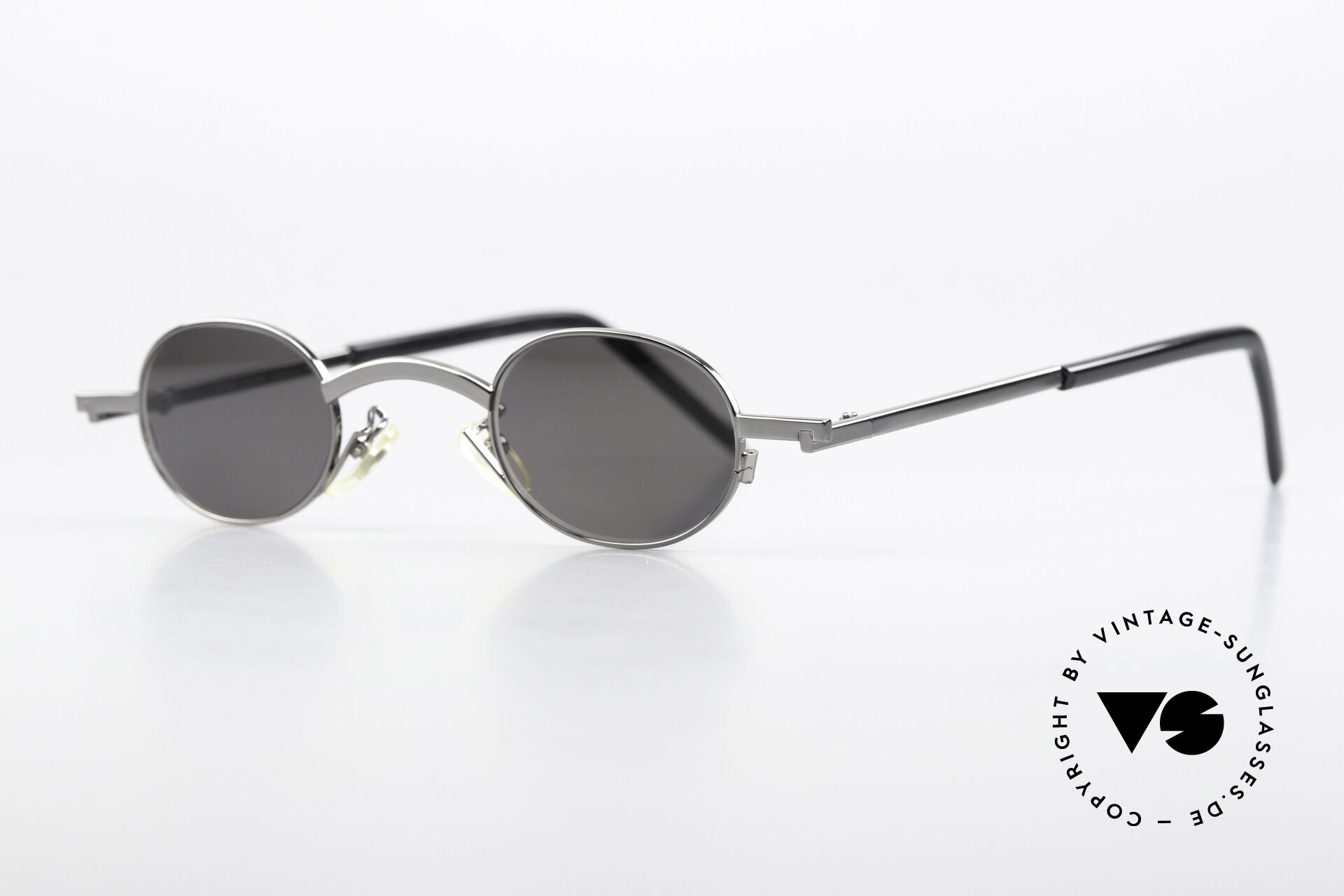 Sunglasses Christian Roth 2505 Small Oval Sunglasses 90's