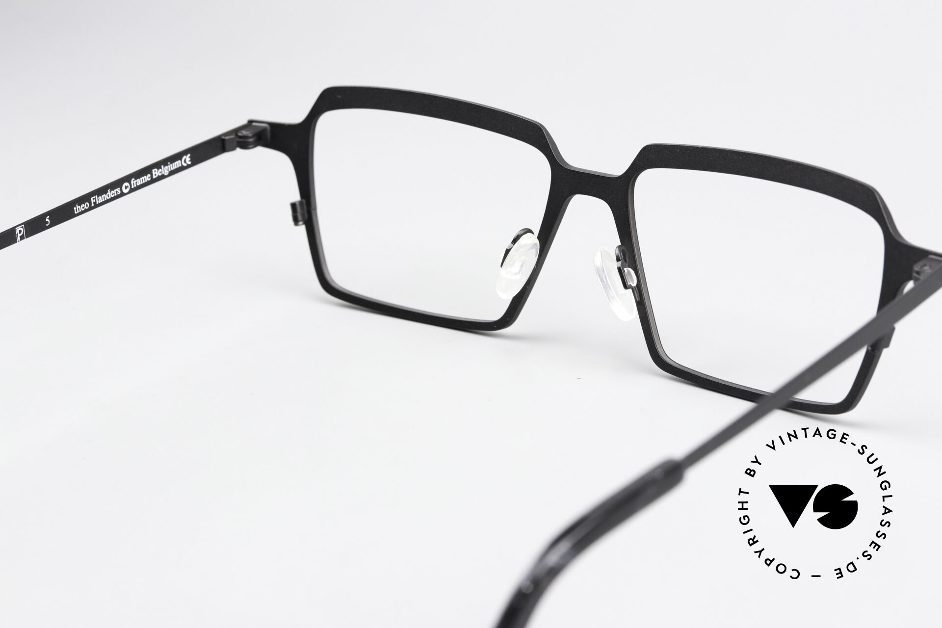休日限定 Flanders Belgium Theo Glasses Pure Frame Titanium メガネ・老眼鏡