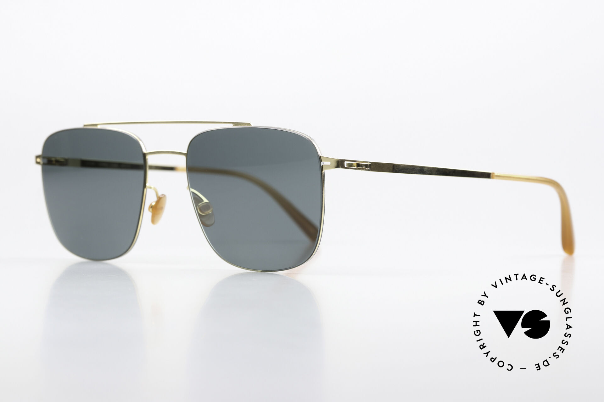 サングラス Mykita SS25 Unisex SUNGLASSES (MMESSE018 295 GOLD) MYKITA - Alessia Sunglasses | Specs Collective