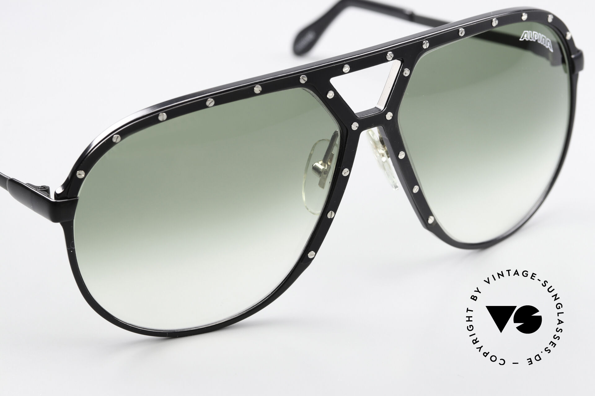 ヴィンテージ ALPINA M1 サングラス 西ドイツ製　（修理必要） Sunglasses Alpina M1 Black With Silver Screws