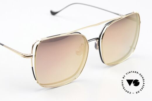 Caroline Abram Valeria Gold Mirrored Clip-On, an unworn pair from 2019 for all fashion lovers, Made for Women