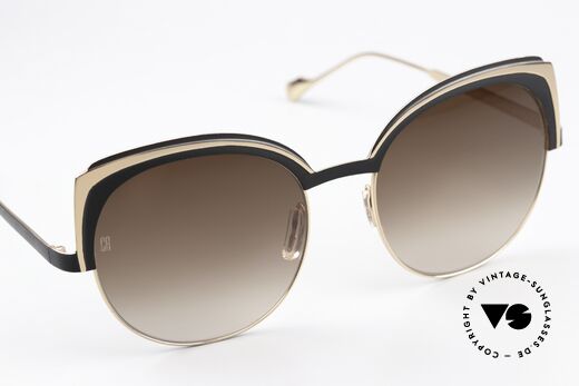 Caroline Abram X-Quise 1 Large Sixties Style Design, an unworn pair from 2019 for all fashion lovers, Made for Women