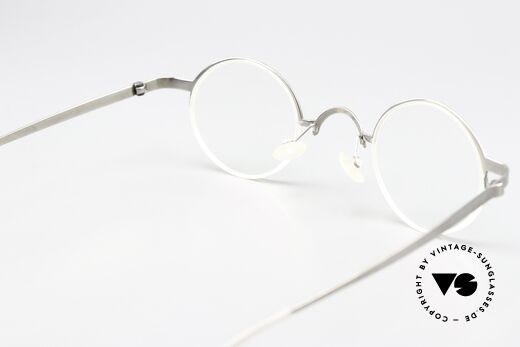 Lindberg 7005 Strip Titanium Round Titanium Frame Unisex, minimalist design: free from screws, rivets and welds, Made for Men and Women