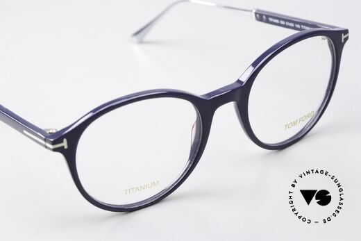 Tom Ford TF5485 Made In Japan Titan Frame, the designer frame can of course be glazed as desired, Made for Women