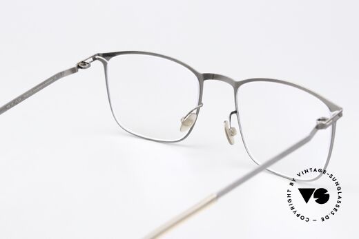 Mykita Veit Striking Frame Shiny Graphite, the frame can be glazed optionally (optical / sun lenses), Made for Men and Women