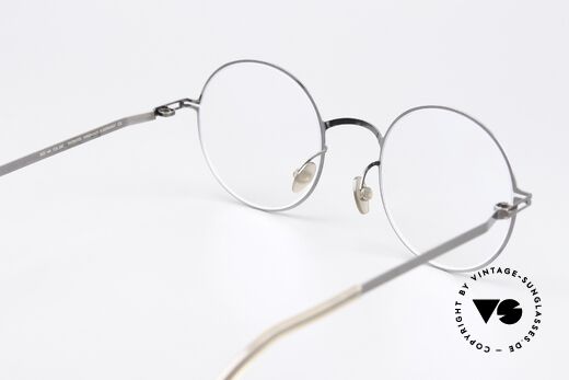 Mykita Quenby Round Frame Shiny Graphite, the frame can be glazed optionally (optical/sun lenses), Made for Men and Women