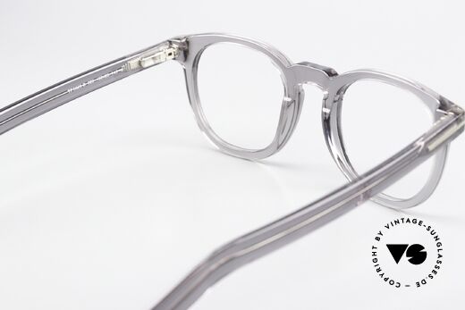 Tom Ford TF5629 Designer Frame Smoke Gray, the unisex frame can of course be glazed as desired, Made for Men and Women