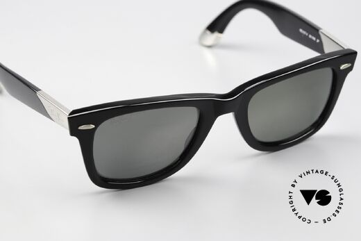 Ray Ban Wayfarer I Ultra 24k Gold Mirrored Lenses, here is the version with 24k gold mirrored lenses, Made for Men and Women