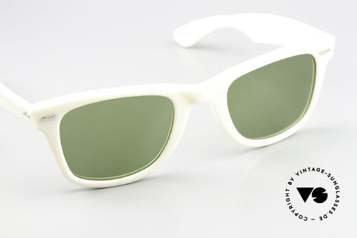 Ray Ban Wayfarer I USA RB3 Sun Lenses B&L, mineral lenses with the legendary B&L etching, Made for Men and Women