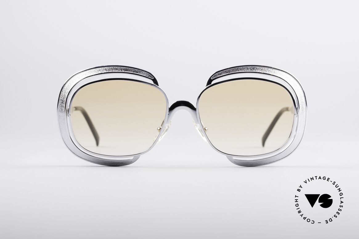 Christian Dior 1208 Lovely 70's Shades, wonderful Christian Dior designer sunglasses from 1974, Made for Women