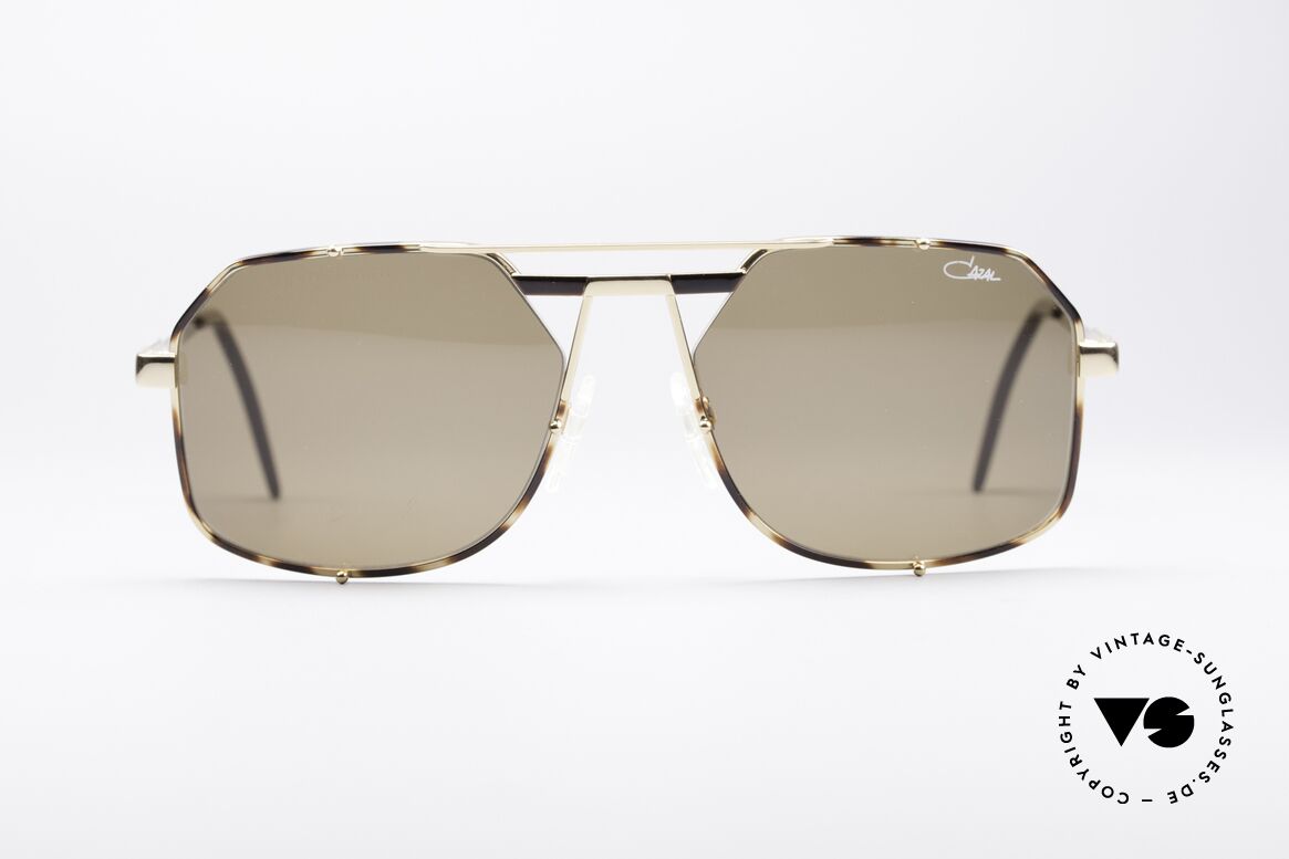 Cazal 959 90's Gentlemen's Shades, very elegant Cazal designer sunglasses from 1993, Made for Men