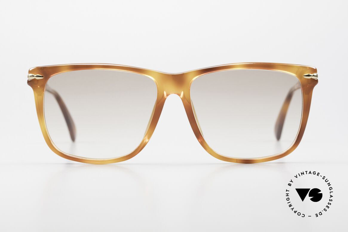 Gucci 1115 Classic 80's Sunglasses Men, timeless 1980's model with elegant frame color, Made for Men