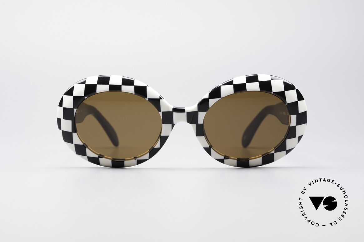 Persol 661 Jackie O. Style Sunglasses, glamorous vintage ladies sunglasses by PERSOL, Made for Women Persol 661 Jackie O. Style Sunglasses, glamorous vintage ladies sunglasses by PERSOL, Made for Women