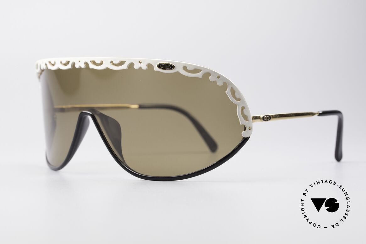 Christian Dior 2501 80's Designer Shades Ladies, a vintage "MUST-HAVE" for all fashion lovers, out there, Made for Women