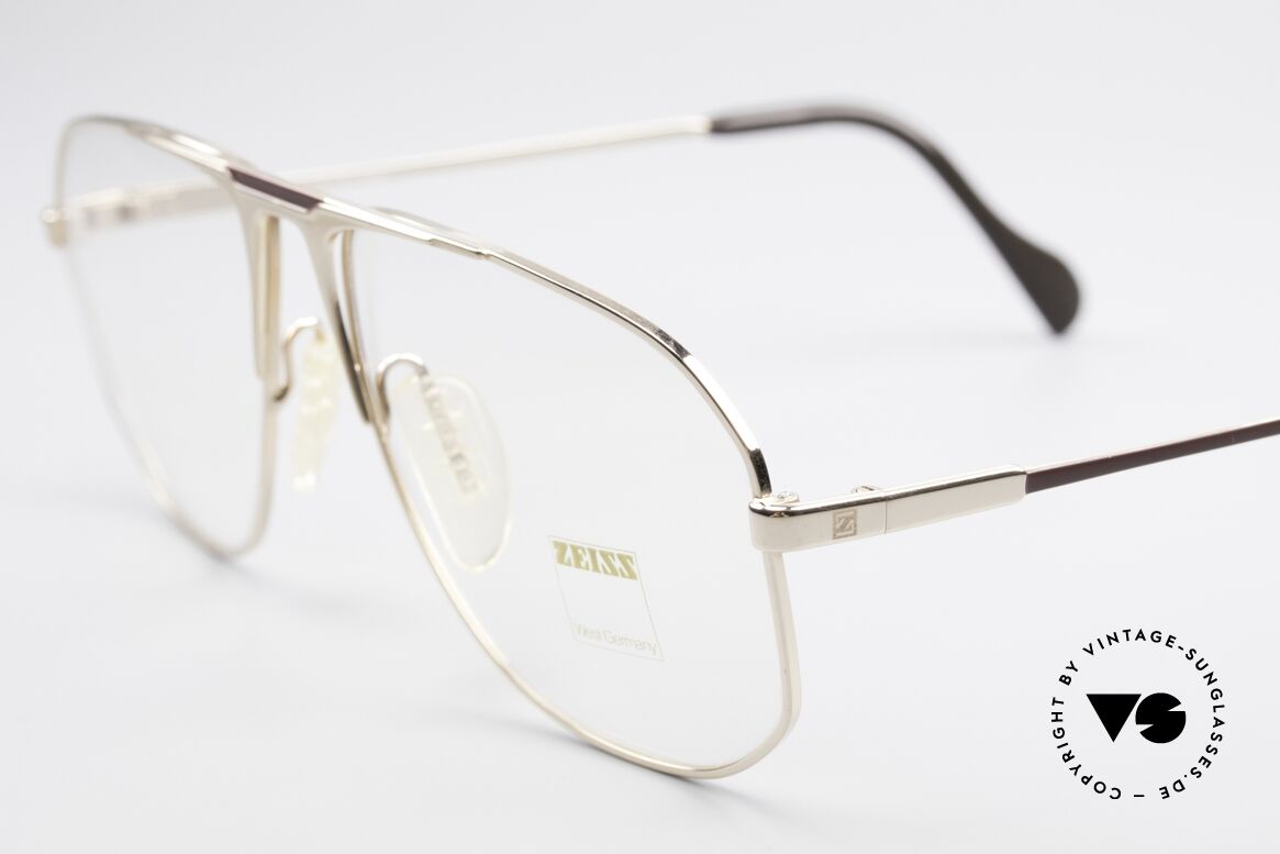 Zeiss 5871 80's West Germany Frame Men, anti-slip nose pads and tips for a top wearing comfort, Made for Men