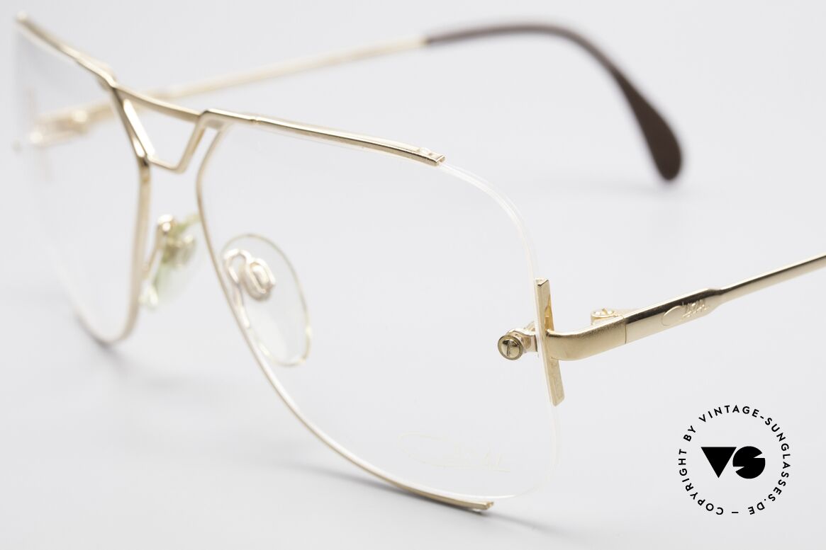 Cazal 722 Extraordinary Vintage Frame, perfect fit & very pleasant to wear (27gram only), Made for Men