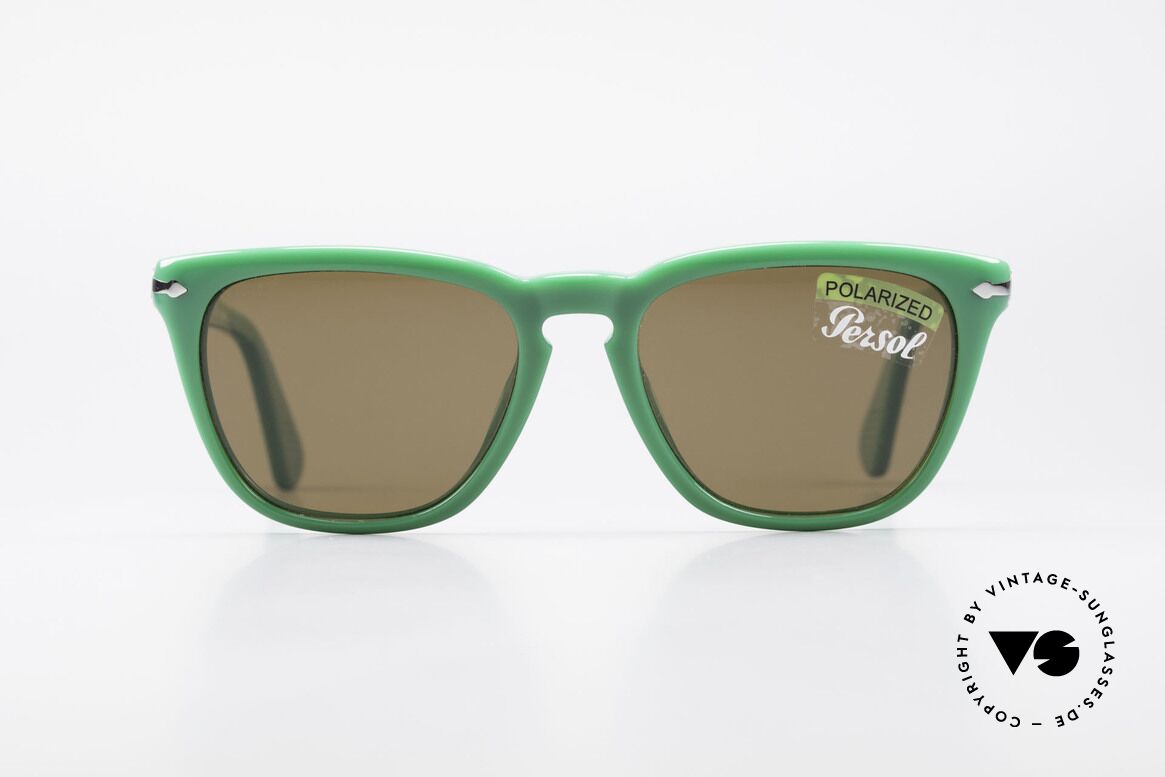 Persol 3024 Classic Sunglasses Polarized, very elegant PANTO STYLE sunglasses by Persol, Made for Men and Women