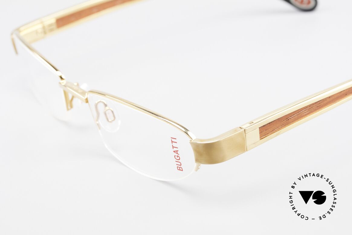 Bugatti 520 Precious Padouk Wood Gold, this model is definitely at the top of the eyewear sector, Made for Men