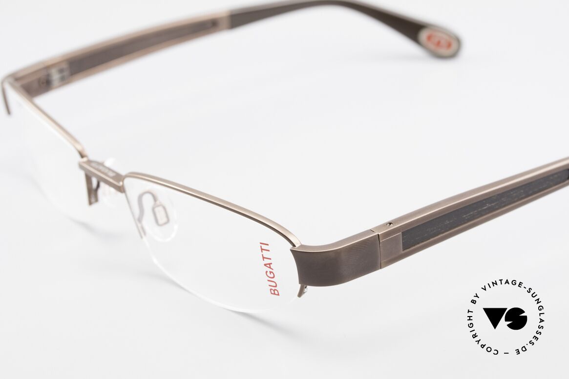 Bugatti 520 Ebony Wood Titanium Frame, this model is definitely at the top of the eyewear sector, Made for Men