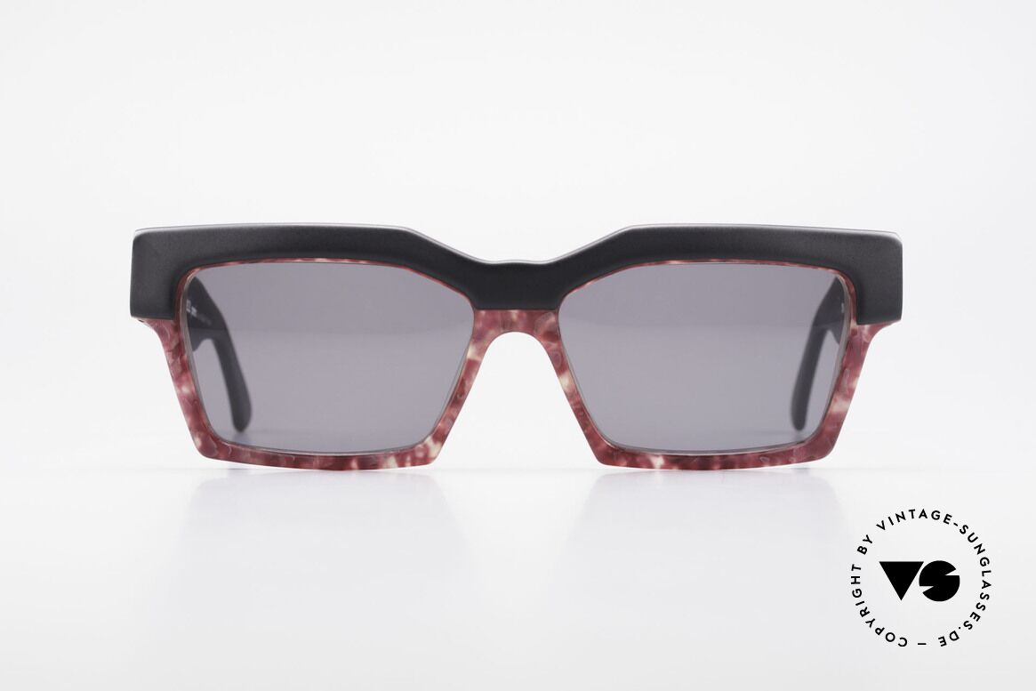Alain Mikli 318 / 423 80's XL Designer Sunglasses, the model looks like the shades of famous movie stars, Made for Women