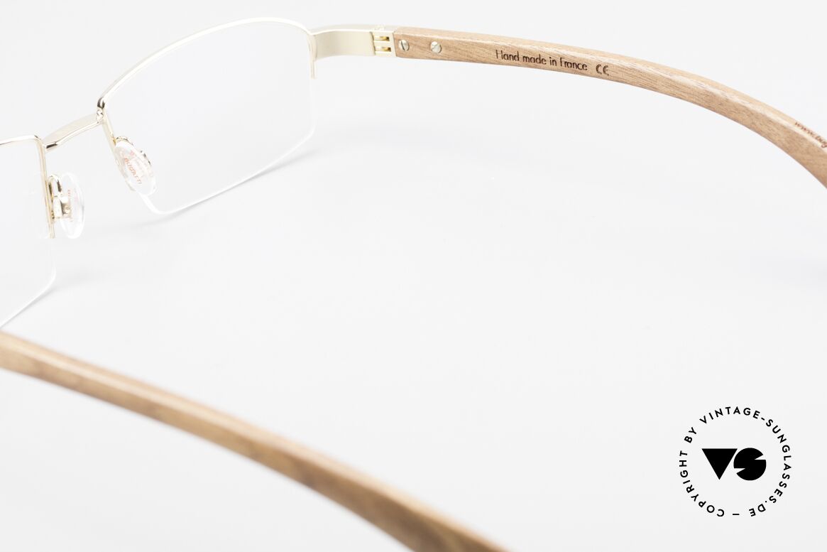 Bugatti 473 Kotibé Precious Wood Gold, the model is definitely at the top of the eyewear sector, Made for Men