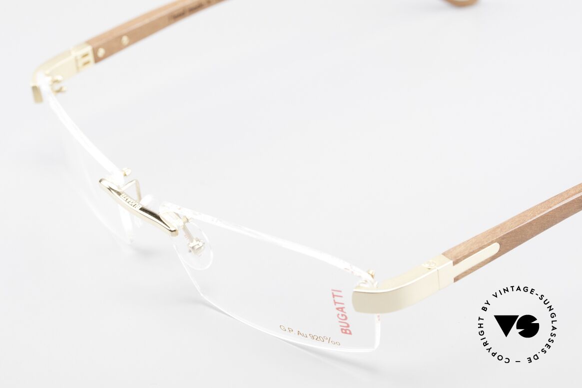 Bugatti 517 Kotibé Precious Wood Gold, the model is definitely at the top of the eyewear sector, Made for Men