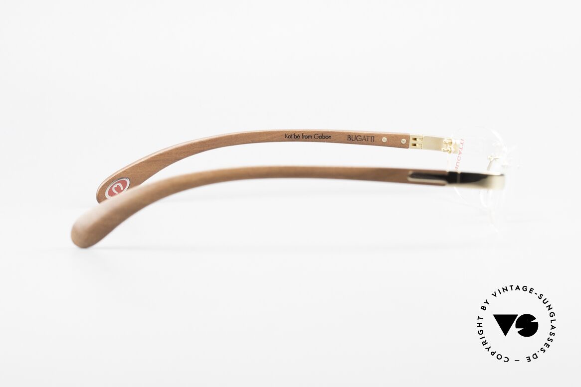 Bugatti 518 Kotibé Precious Wood Gold, the model is definitely at the top of the eyewear sector, Made for Men