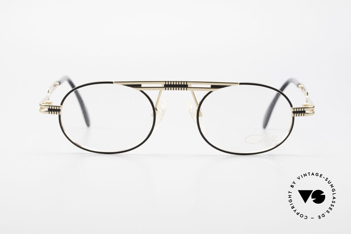 Cazal 762 Oval 90's Vintage Eyeglasses, oval vintage eyeglass-frame by CAZAL from 1997, Made for Men and Women