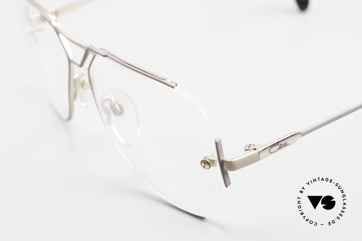 Cazal 722 Extraordinary Vintage Specs, perfect fit & very pleasant to wear (27gram only), Made for Men