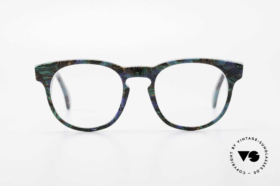 Alain Mikli 903 / 688 Panto Frame 80's Patterned, classic 'panto'-design with an interesting pattern, Made for Men and Women