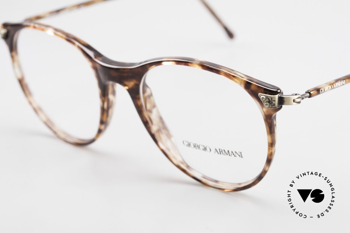 Giorgio Armani 330 True Vintage Unisex Glasses, frame is made for lenses of any kind (optical/sun), Made for Men and Women