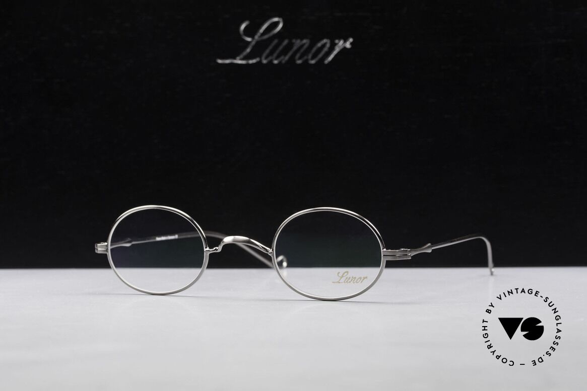 Lunor II 10 Oval Metal Frame Antique Silver, Size: small, Made for Men and Women