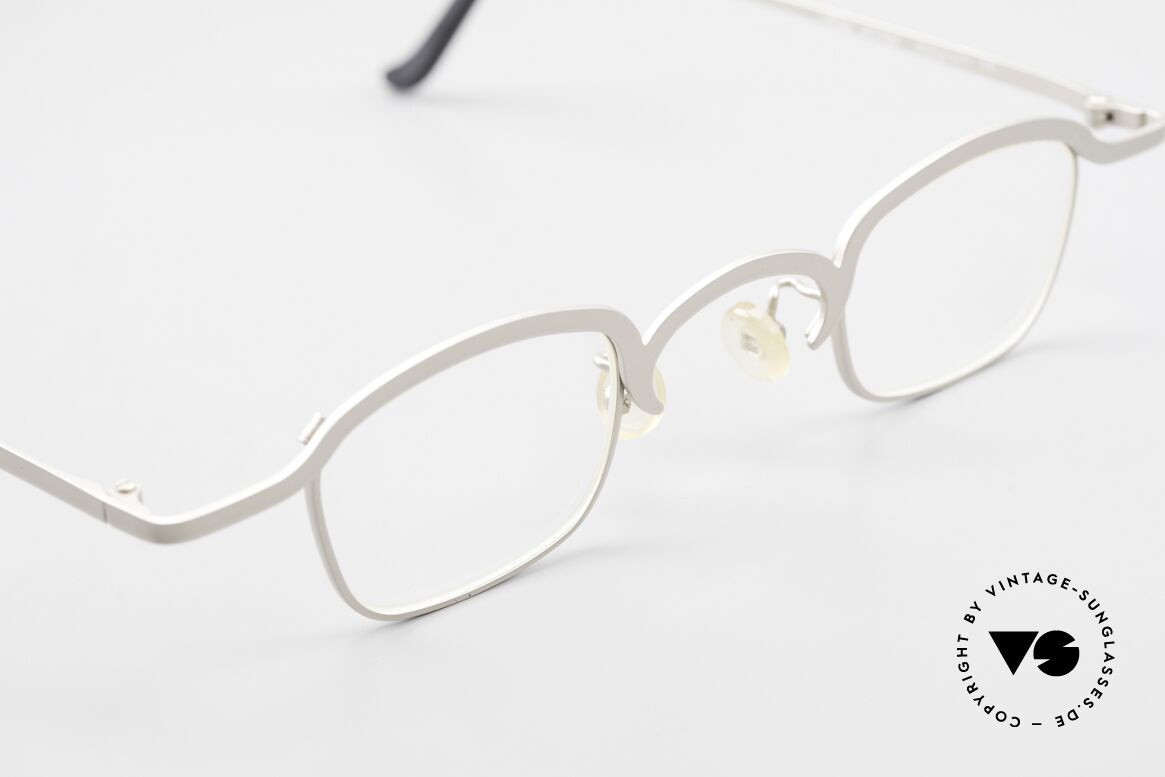 Theo Belgium Armes 90's Theo Vintage Eyeglasses, the metal frame can be glazed with optical (sun) lenses, Made for Men and Women